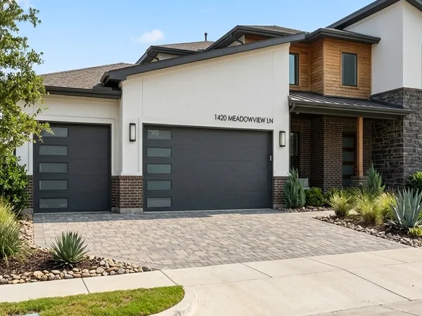 Emergency garage door repair in Friendswood